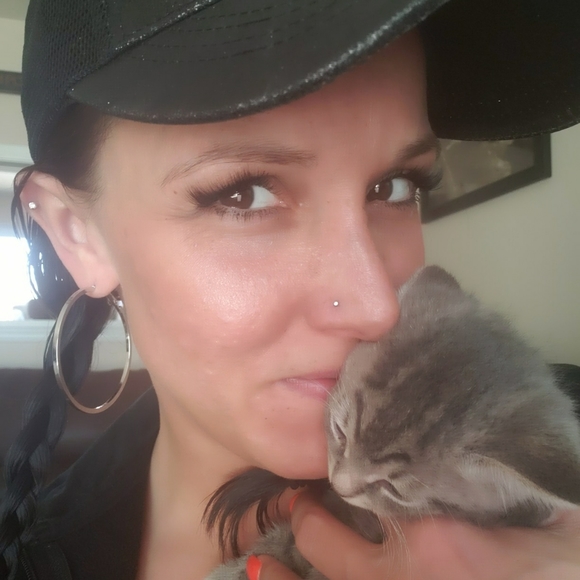 Meet your Posher, Christina - Picture 3 of 4